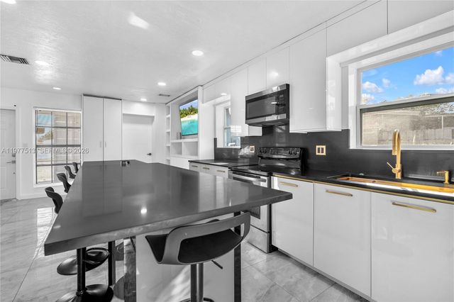 7151 Taft Street, Hollywood, FL 33024