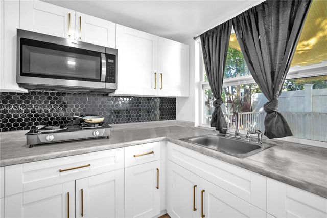 7151 Taft Street, Hollywood, FL 33024