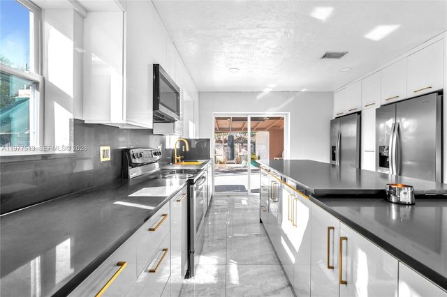 7151 Taft Street, Hollywood, FL 33024