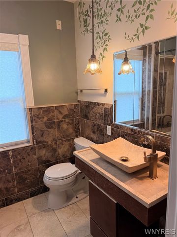 90 Hedley Place, Buffalo, NY 14208