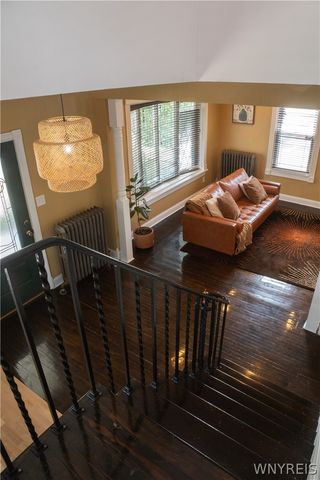 90 Hedley Place, Buffalo, NY 14208