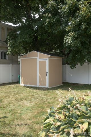 90 Hedley Place, Buffalo, NY 14208