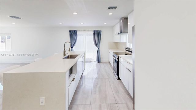 1886 NW 68th St, Miami, FL 33147