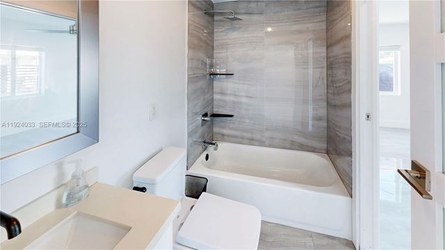 1886 NW 68th St, Miami, FL 33147