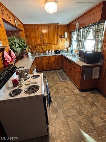 2747 Barclay Messerly Road, Southington, OH 44470