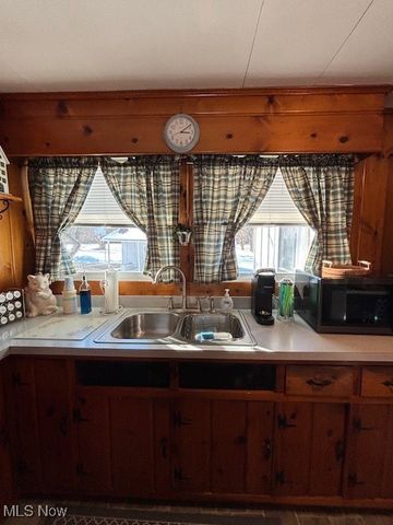 2747 Barclay Messerly Road, Southington, OH 44470