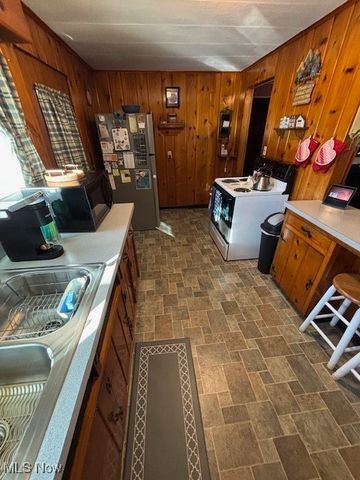 2747 Barclay Messerly Road, Southington, OH 44470