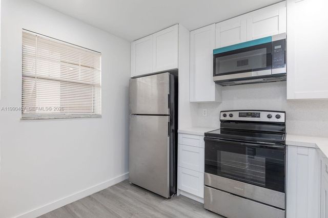 10330 NW 8th St 104, Pembroke Pines, FL 33026