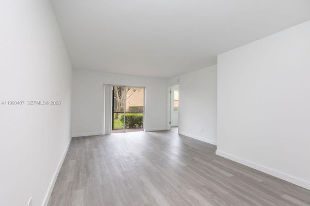 10330 NW 8th St 104, Pembroke Pines, FL 33026