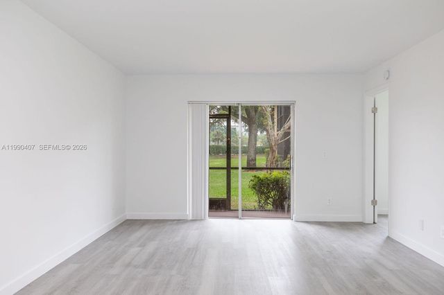 10330 NW 8th St 104, Pembroke Pines, FL 33026