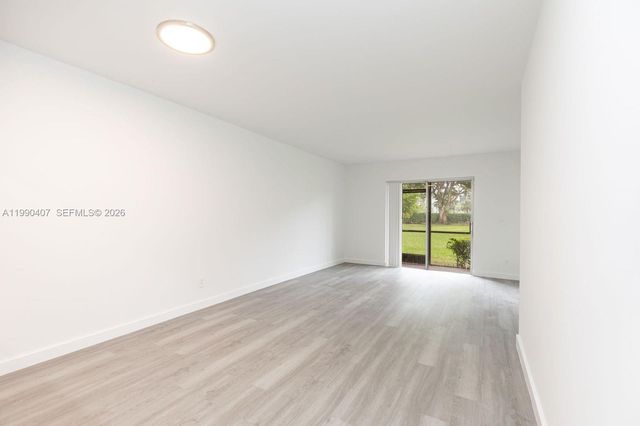 10330 NW 8th St 104, Pembroke Pines, FL 33026