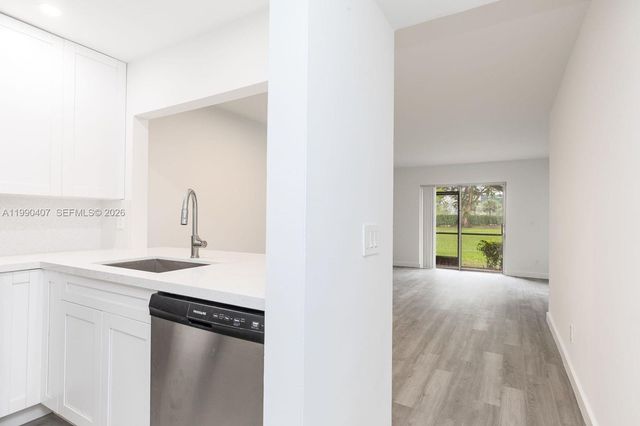 10330 NW 8th St 104, Pembroke Pines, FL 33026