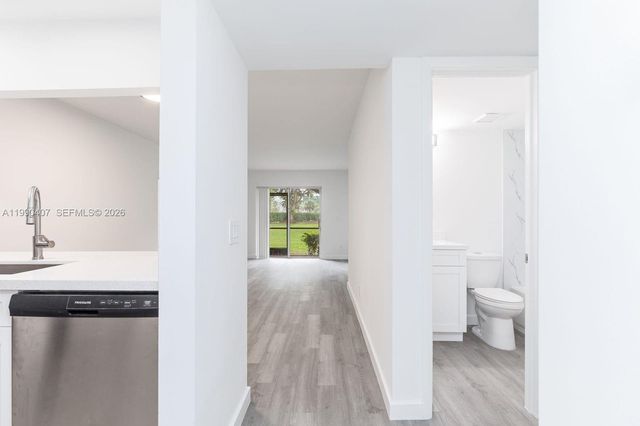 10330 NW 8th St 104, Pembroke Pines, FL 33026