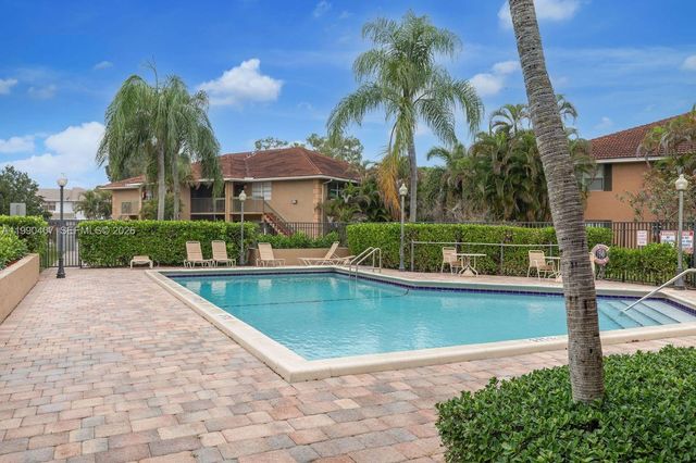 10330 NW 8th St 104, Pembroke Pines, FL 33026