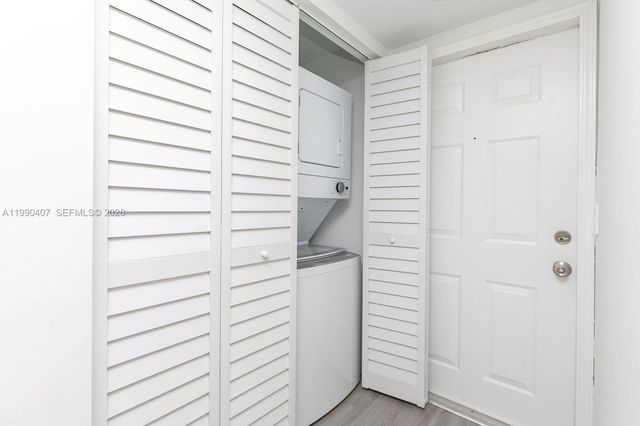 10330 NW 8th St 104, Pembroke Pines, FL 33026