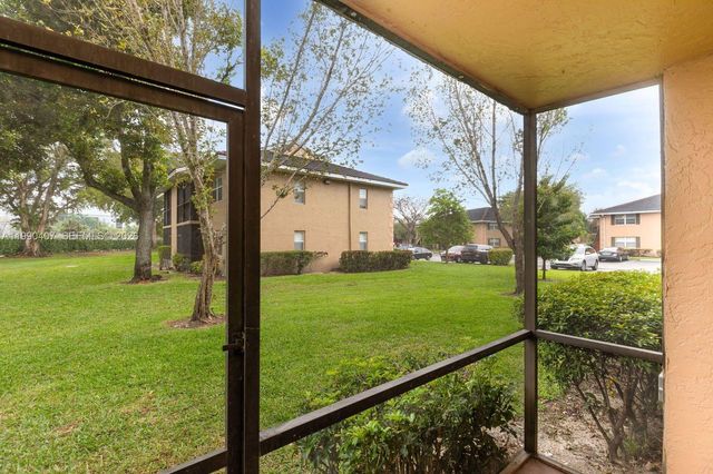 10330 NW 8th St 104, Pembroke Pines, FL 33026