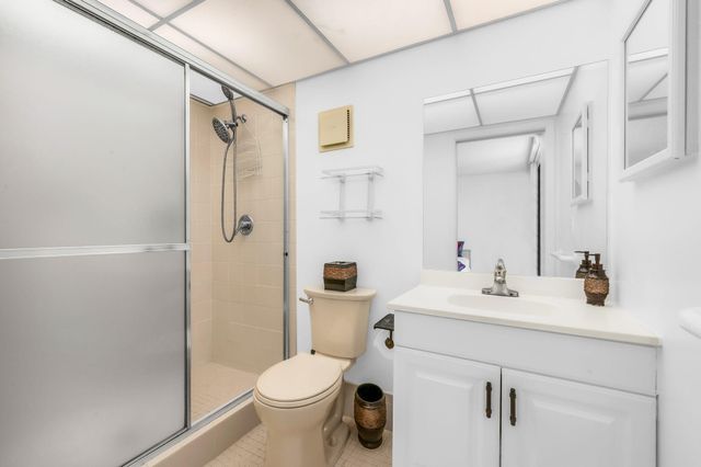 5220 Las Verdes Circle 108, Delray Beach, FL 33484