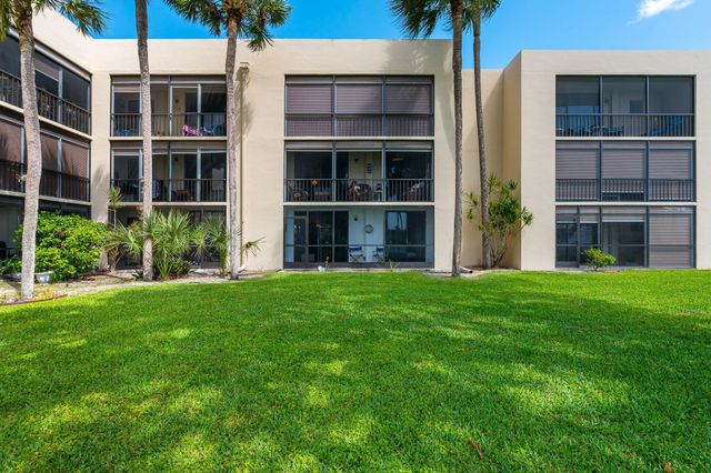 5220 Las Verdes Circle 108, Delray Beach, FL 33484