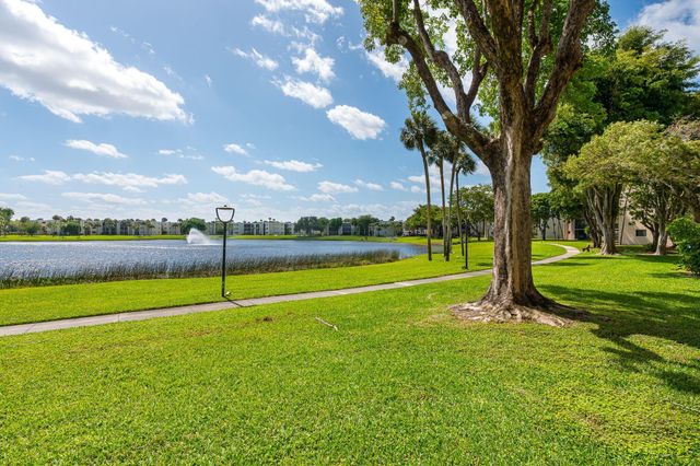 5220 Las Verdes Circle 108, Delray Beach, FL 33484
