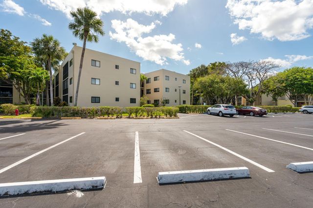 5220 Las Verdes Circle 108, Delray Beach, FL 33484