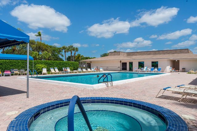 5220 Las Verdes Circle 108, Delray Beach, FL 33484