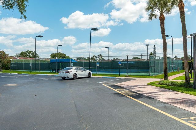 5220 Las Verdes Circle 108, Delray Beach, FL 33484
