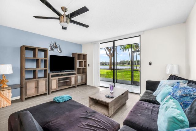 5220 Las Verdes Circle 108, Delray Beach, FL 33484
