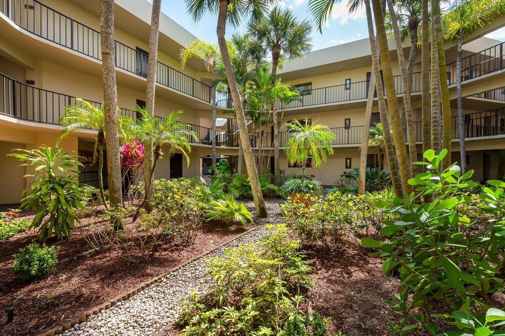 5220 Las Verdes Circle 108, Delray Beach, FL 33484