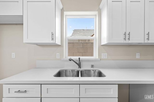 418 S Williams Street, Bakersfield, CA 93307
