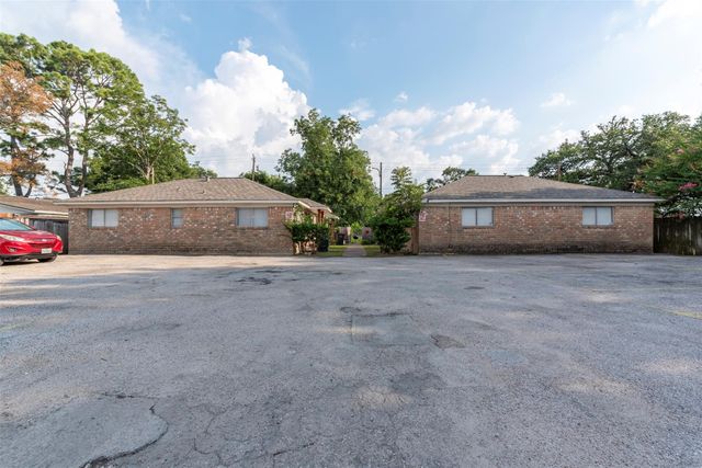 904 Ellena Road 16, Houston, TX 77076