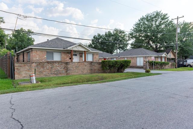 904 Ellena Road 16, Houston, TX 77076