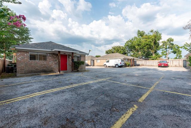 904 Ellena Road 16, Houston, TX 77076