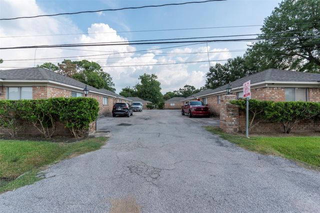 904 Ellena Road 16, Houston, TX 77076