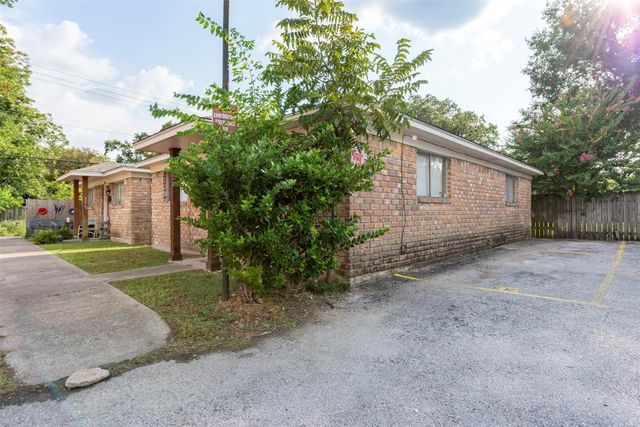 904 Ellena Road 16, Houston, TX 77076