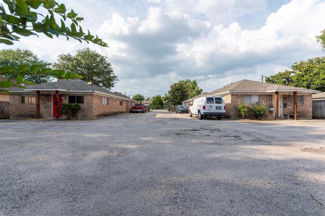 904 Ellena Road 16, Houston, TX 77076