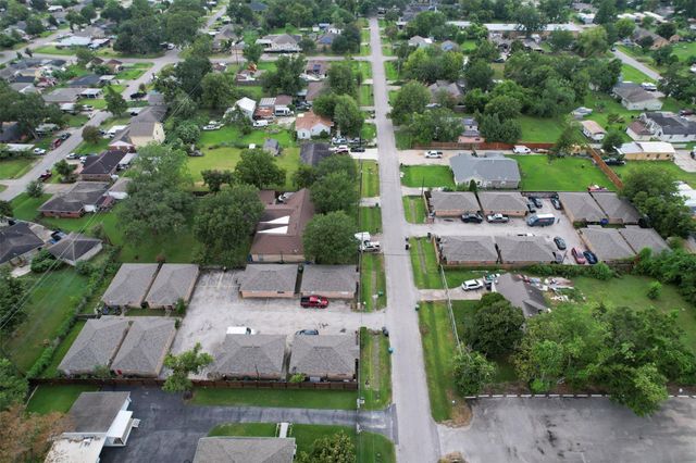 904 Ellena Road 16, Houston, TX 77076