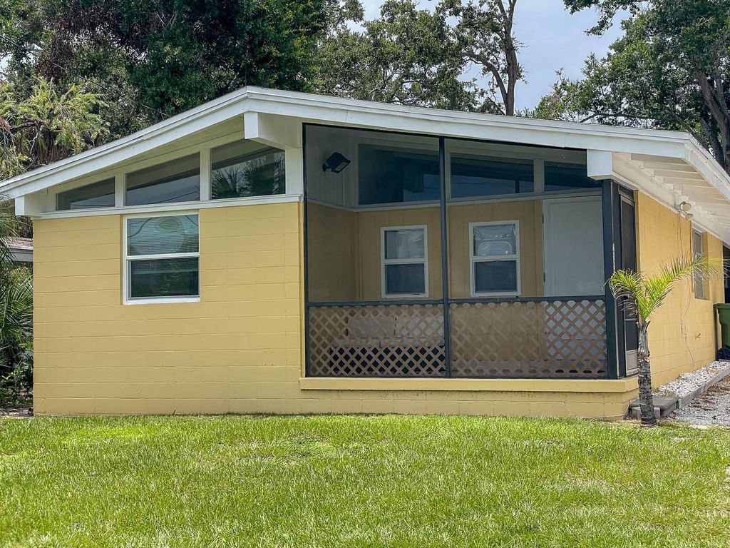 2223 BAY STREET, Sarasota, FL 34237