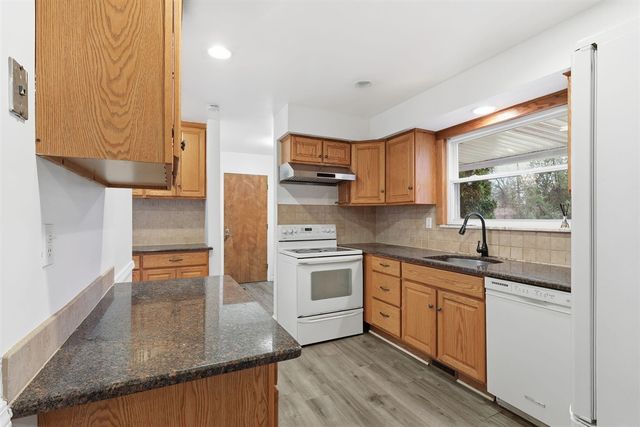 6382 Houghten Drive, Troy, MI 48098