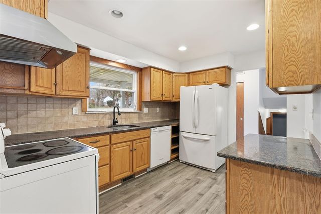 6382 Houghten Drive, Troy, MI 48098