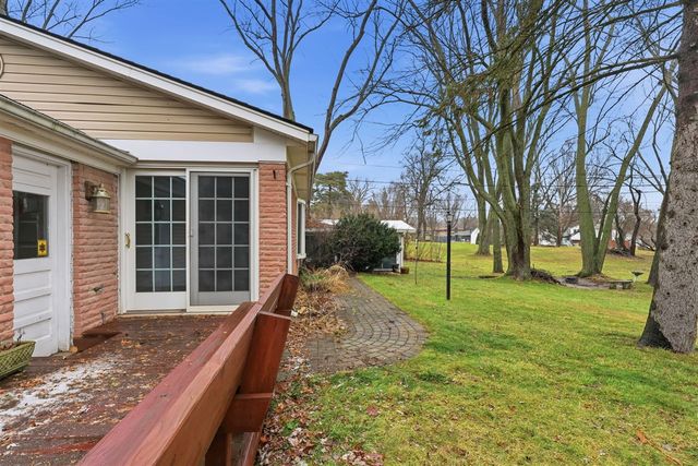 6382 Houghten Drive, Troy, MI 48098