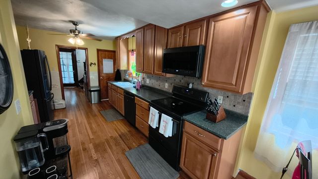 66 Edgemere Rd, Lynn, MA 01904