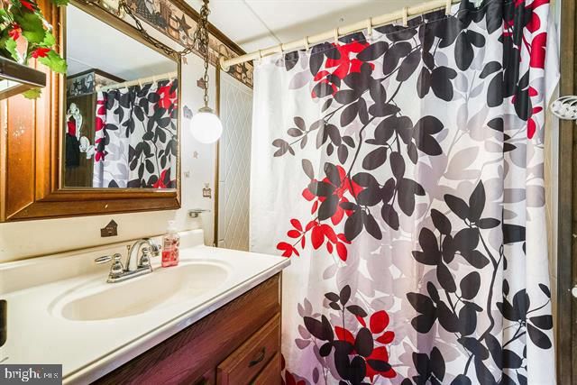 481 ELDON YATES DR, Stanley, VA 22851