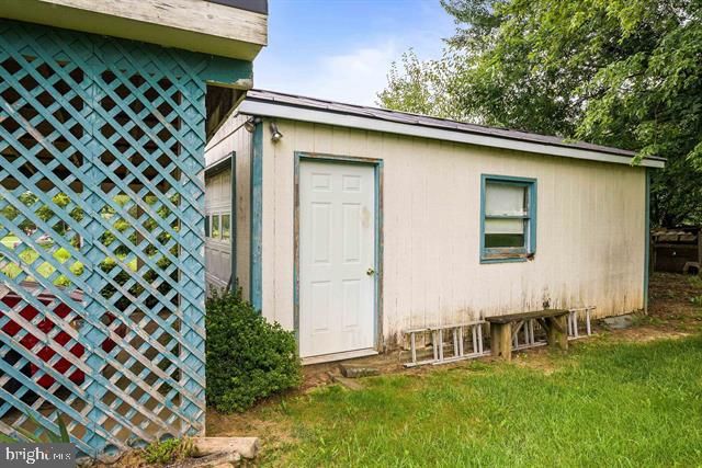 481 ELDON YATES DR, Stanley, VA 22851