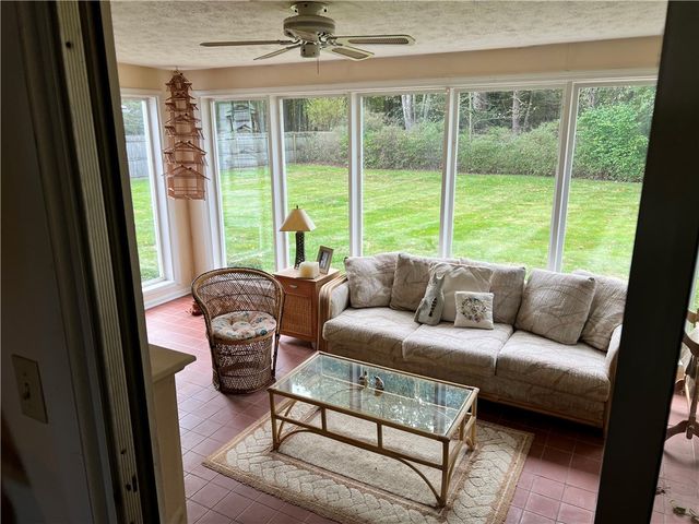 19 E Greenville Dr, Greenville Boro, PA 16125