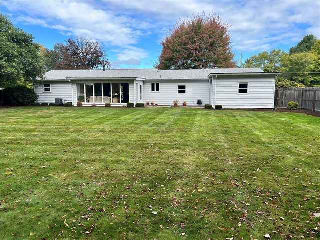 19 E Greenville Dr, Greenville Boro, PA 16125