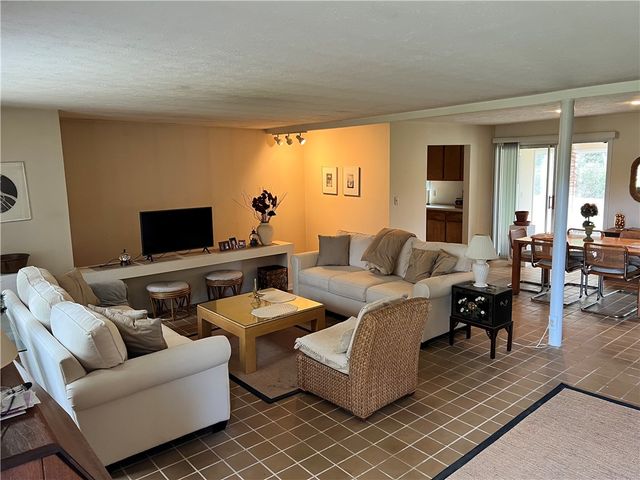 19 E Greenville Dr, Greenville Boro, PA 16125