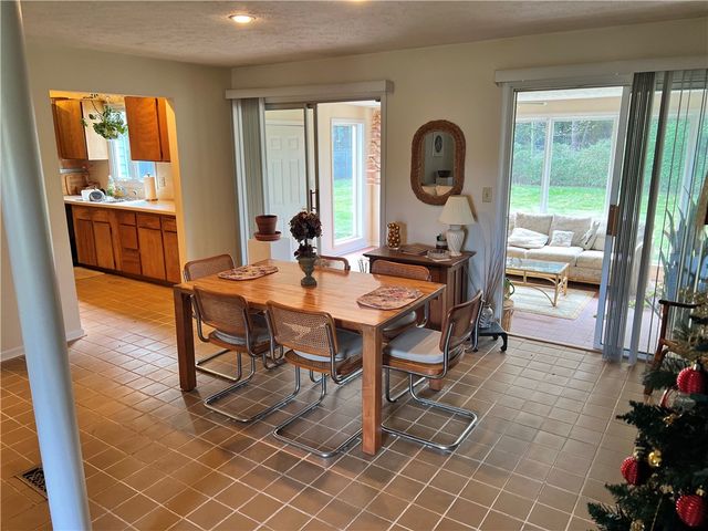 19 E Greenville Dr, Greenville Boro, PA 16125