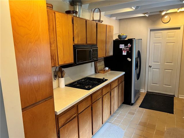 19 E Greenville Dr, Greenville Boro, PA 16125