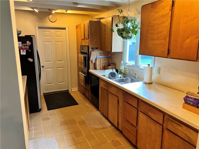 19 E Greenville Dr, Greenville Boro, PA 16125