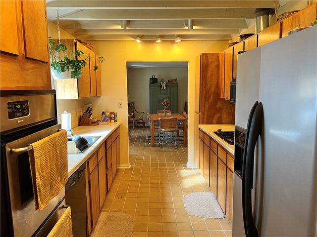 19 E Greenville Dr, Greenville Boro, PA 16125